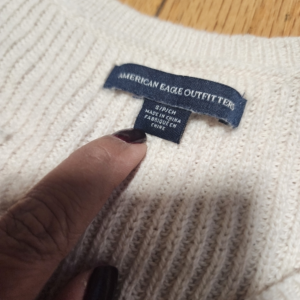 AMERICAN Eagle Outfitters Lace Sleeve Knit V-neck Sweater - Picture 9 of 12
